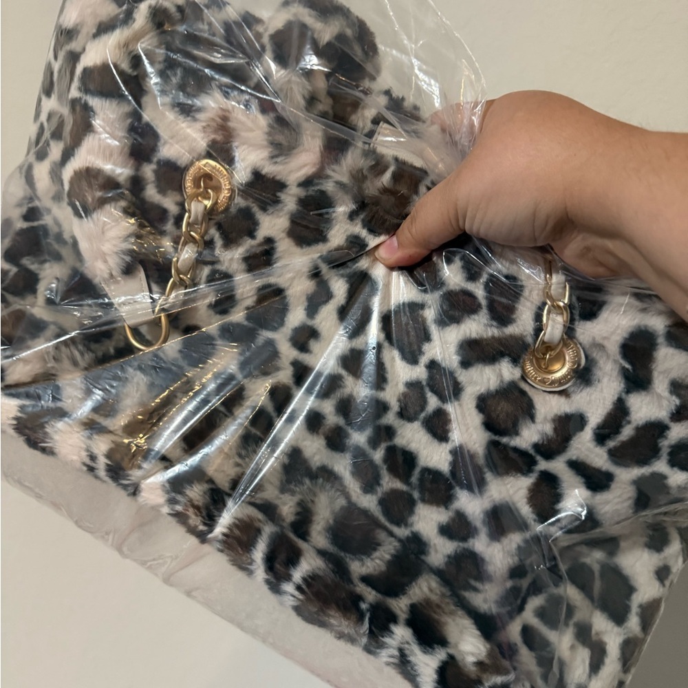 Juicy Couture Viral hard to find Snow Leopard Faux Fur Tote with Gold Emblem - Picture 5 of 5